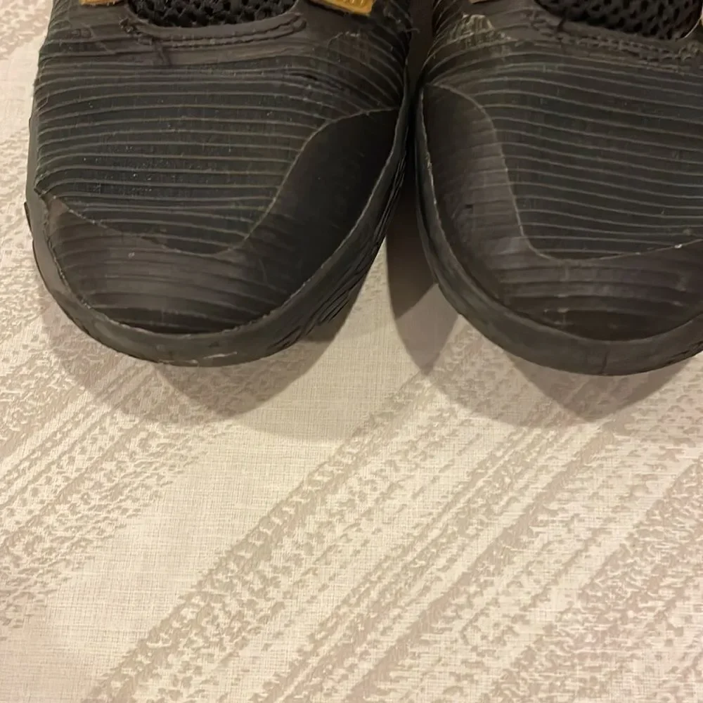 Nike Boys Kyrie Flytrap 4 Black Metallic Gold Sneakers